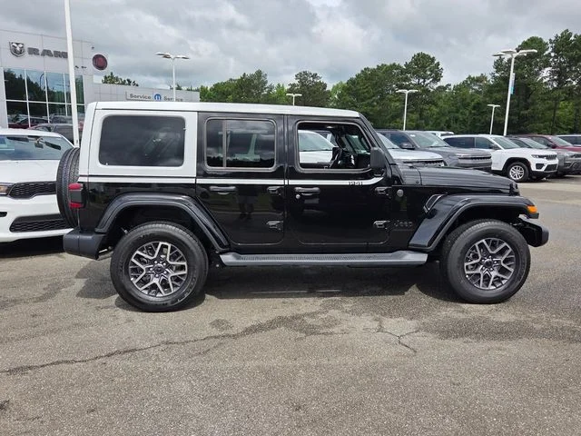 New 2026 Black Clear-Coat Exterior Paint Jeep Sahara image 14