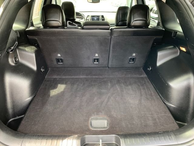 Used 2021 Green Jeep Latitude Lux image 6