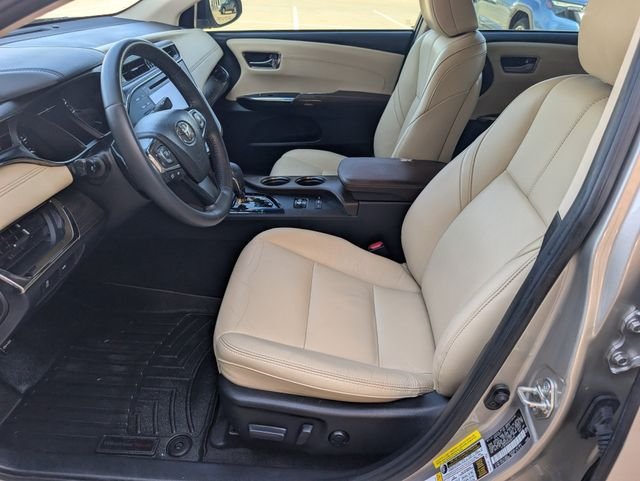 Used 2017  Toyota XLE image 8