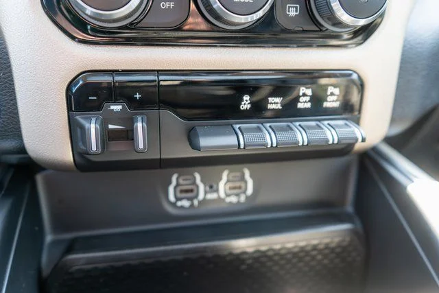Used 2020 Black Ram Laramie image 34