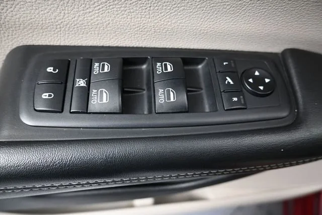 Used 2018 Velvet Red Pearlcoat Chrysler Limited image 12