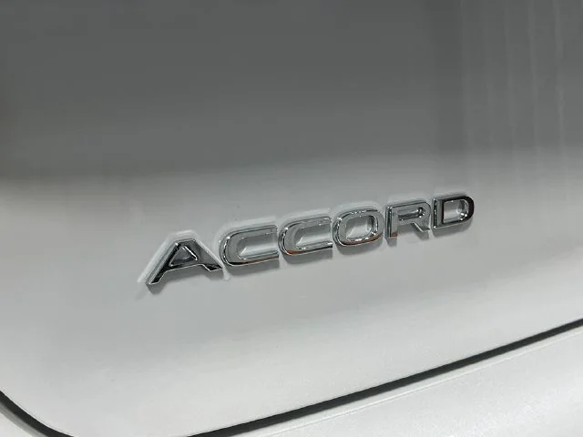 New 2026 Platinum White Pearl Honda LX image 5