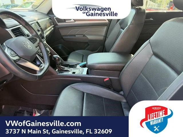 Used 2023 Pure White Volkswagen 3.6L V6 SE w/Technology image 18