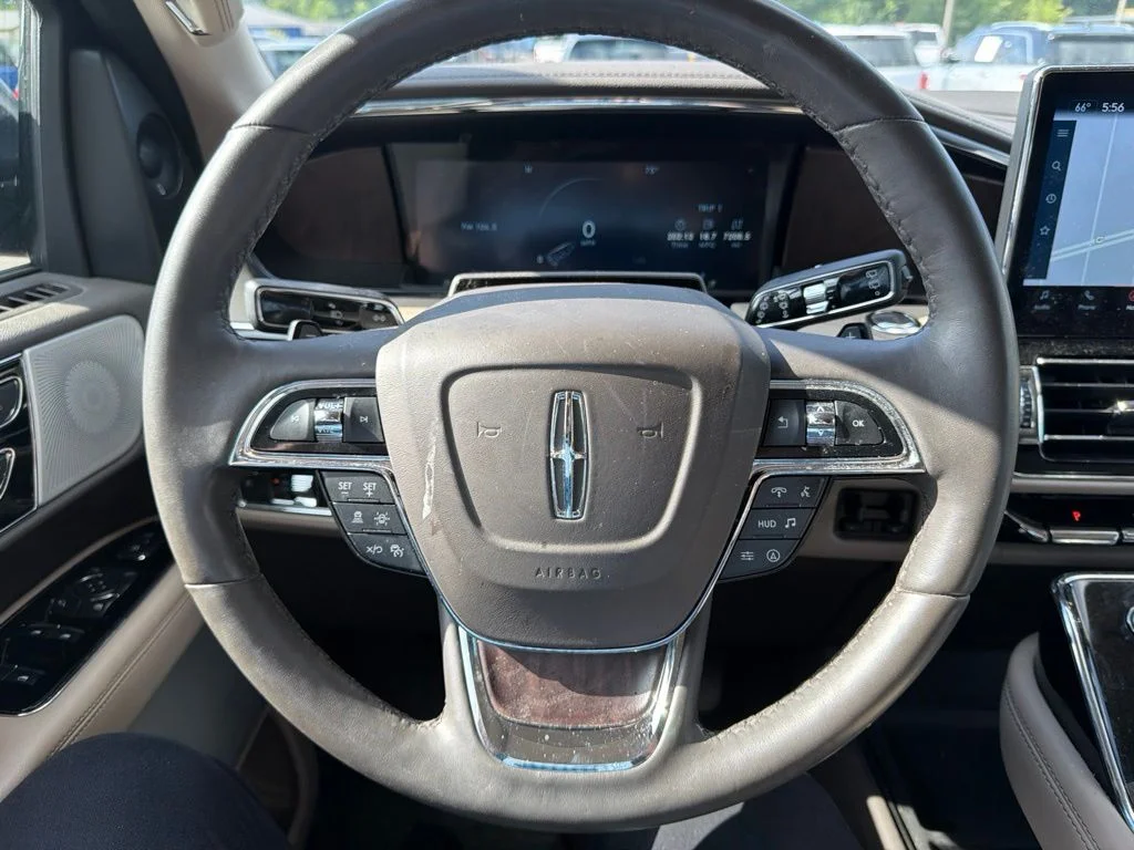 Used 2022 Silver Lincoln Reserve image 25