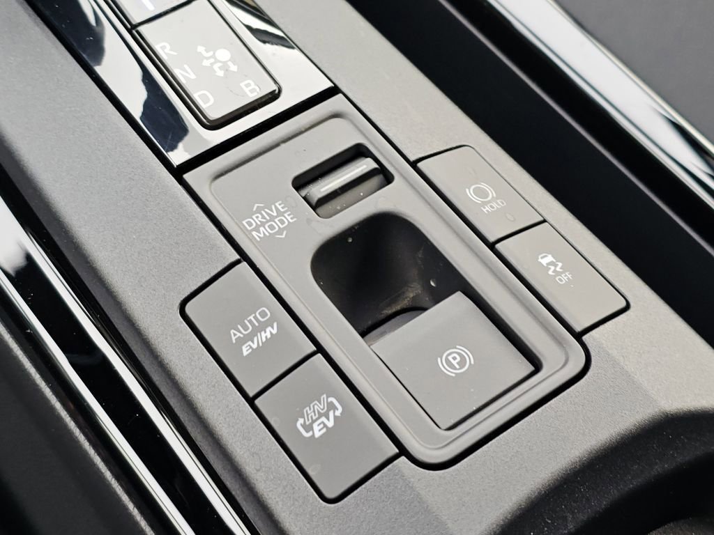 2026 Toyota Prius Plug-in Hybrid SE - Photo 9