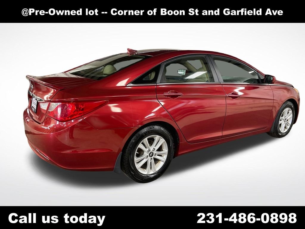 Used 2013 Red Hyundai GLS image 5