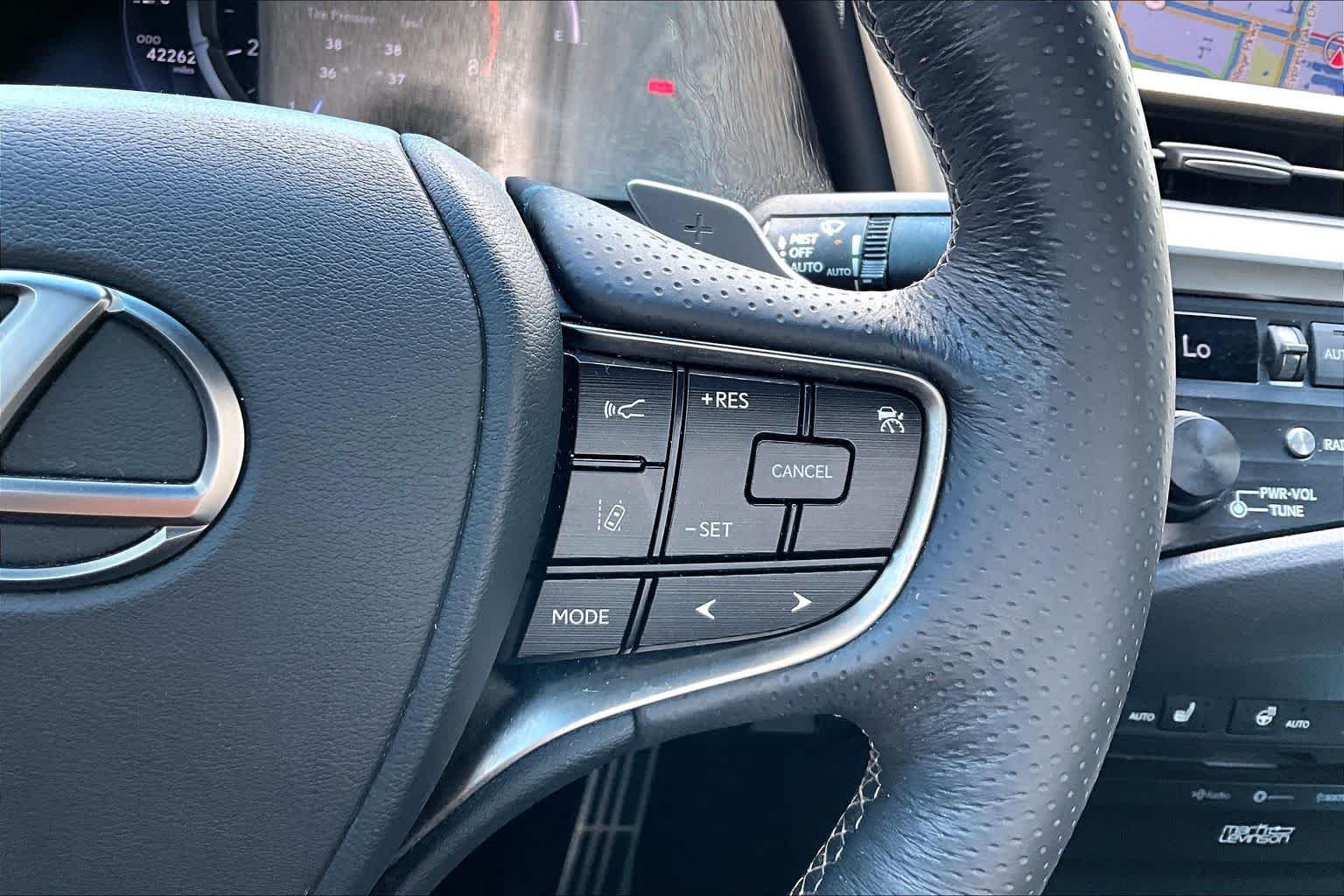 Used 2019 Ultra White Lexus F SPORT image 23
