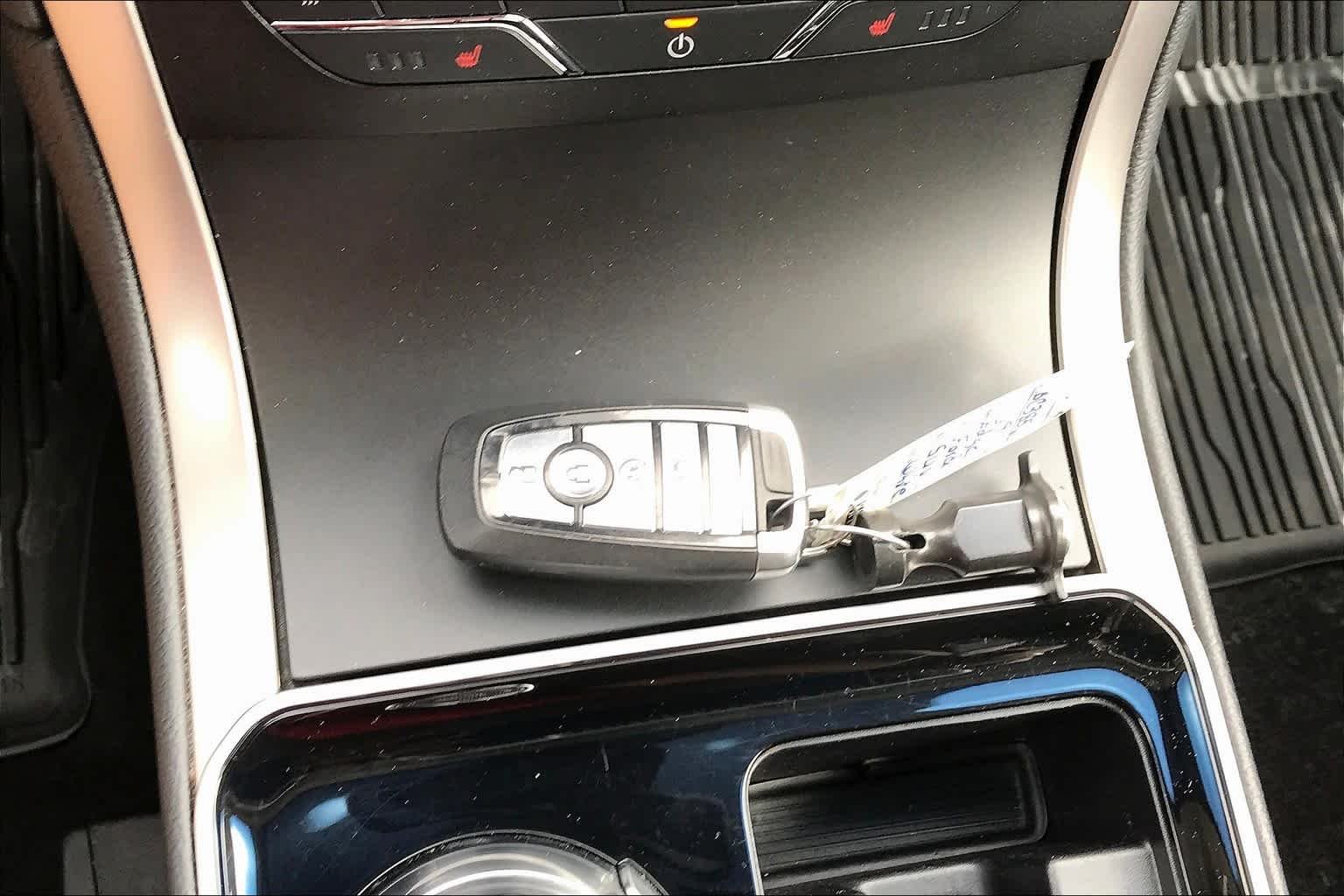 Used 2019 White Platinum Metallic Tri-Coat Ford SEL image 15