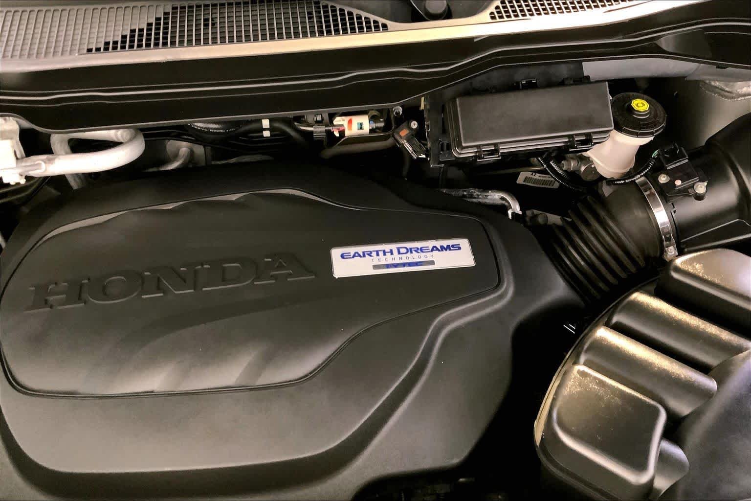 Used 2019 Lunar Silver Metallic Honda Touring image 31
