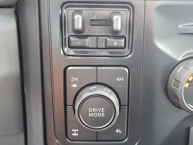 New 2026 Oxford White Ford XLT image 24
