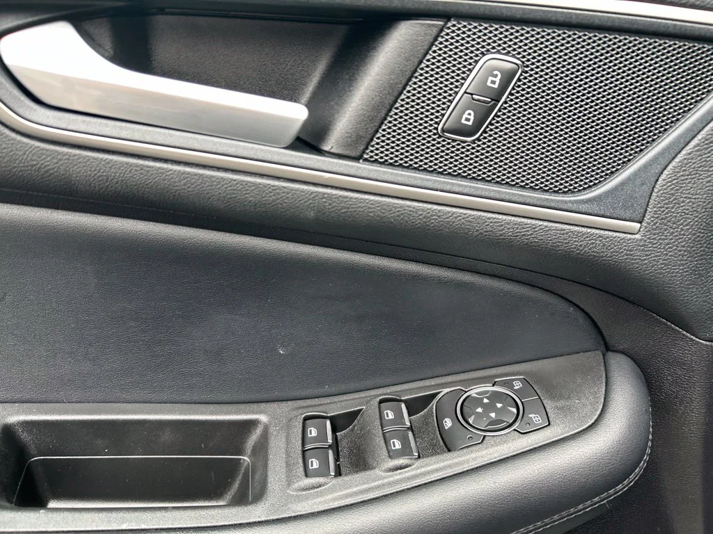 Used 2021 Gray Ford SEL image 13