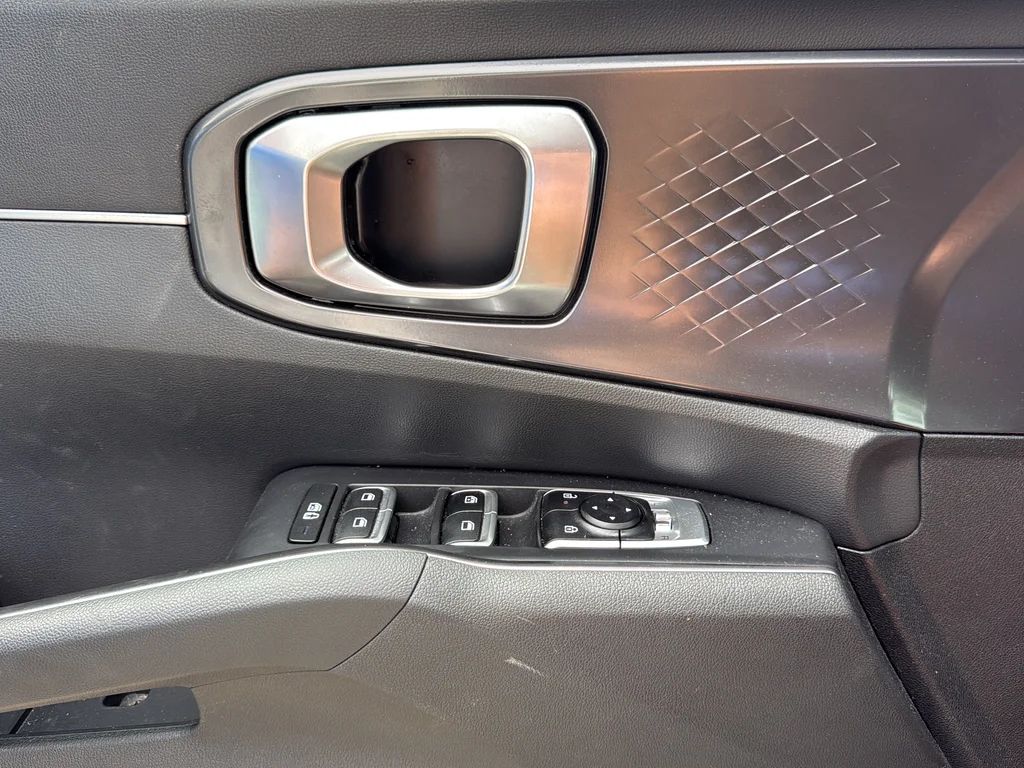 Used 2024 White Kia S image 29