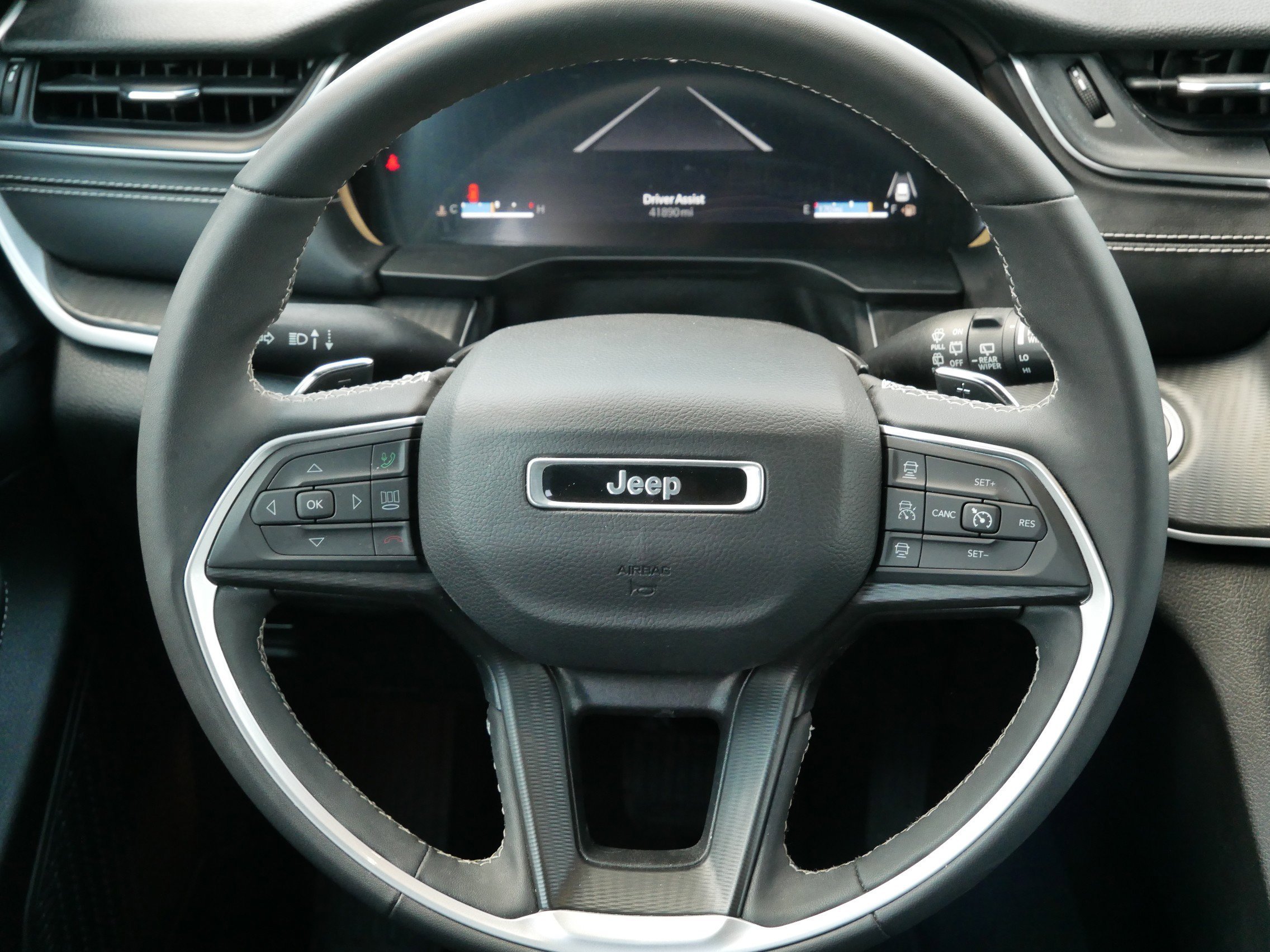 Used 2024 Diamond Black Crystal Pearlcoat Jeep Altitude image 17