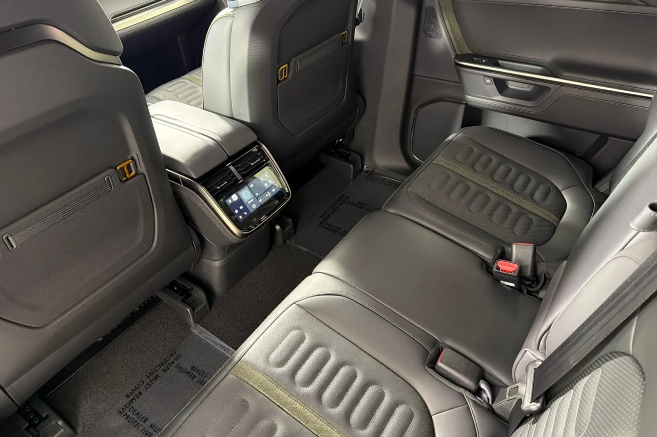 Used 2025 BLACK Rivian Adventure image 11