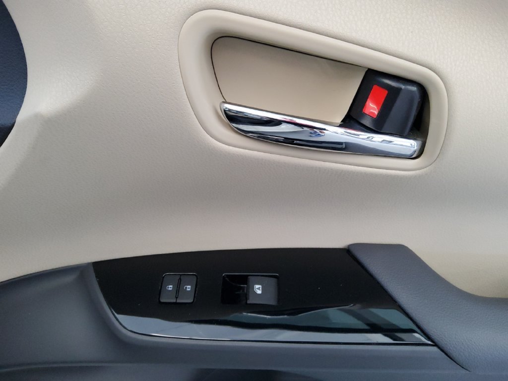 Used 2016 White Toyota Four image 15