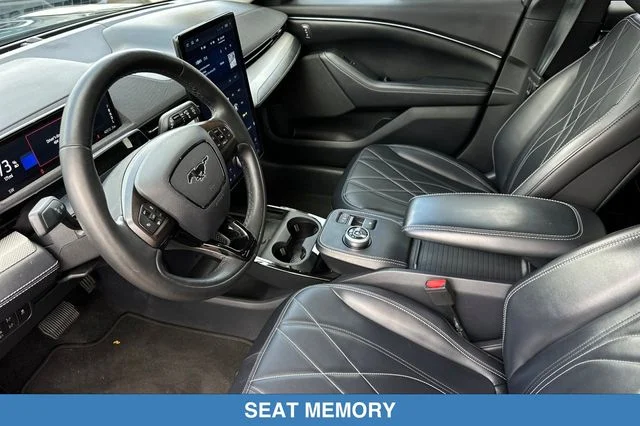 Used 2022 Black Ford Select image 11
