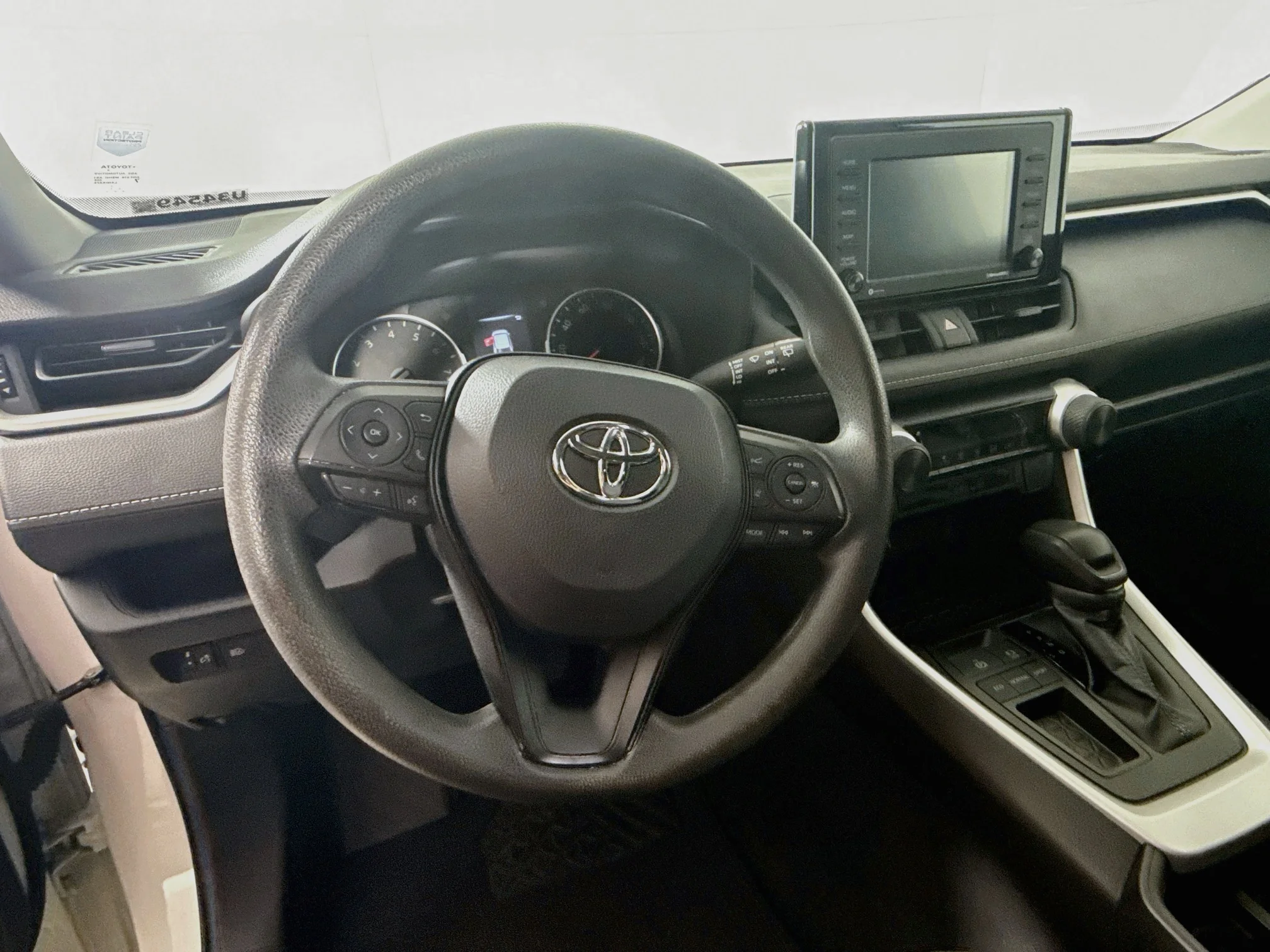 Certified Used 2022 White Toyota LE image 11