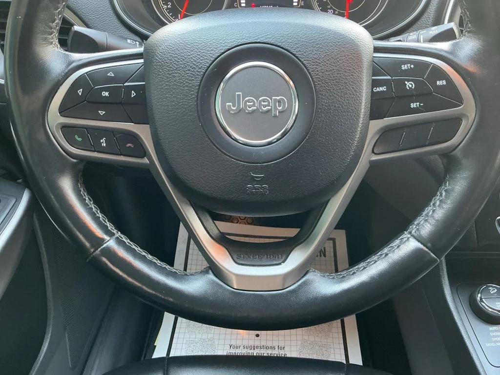 Used 2019 White Jeep Latitude Plus image 18