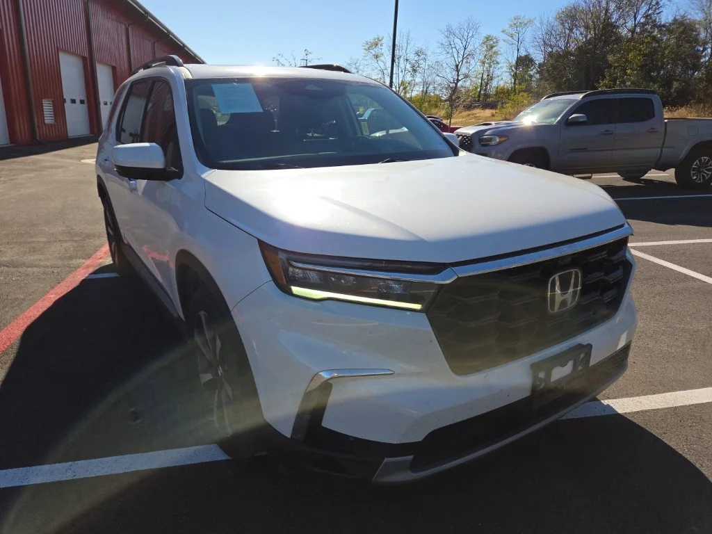 Used 2023 White Honda Elite image 1