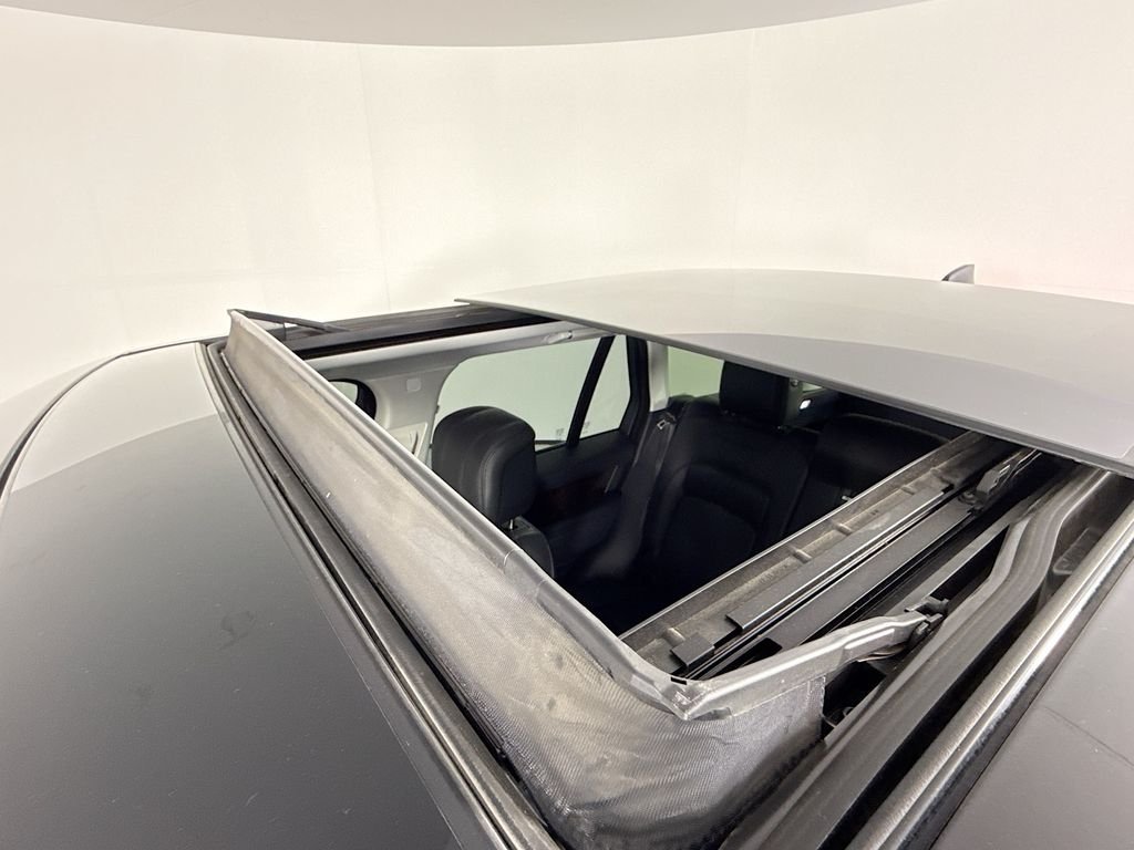 Used 2020 Black Land Rover HSE image 23