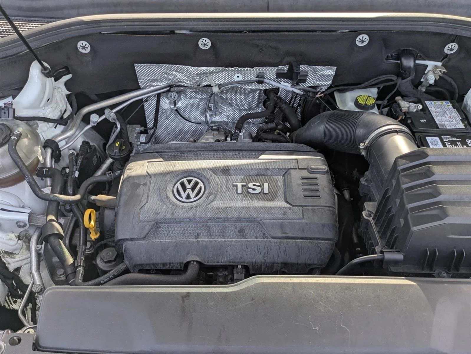 Used 2022 White Volkswagen 2.0T SE w/Technology image 24