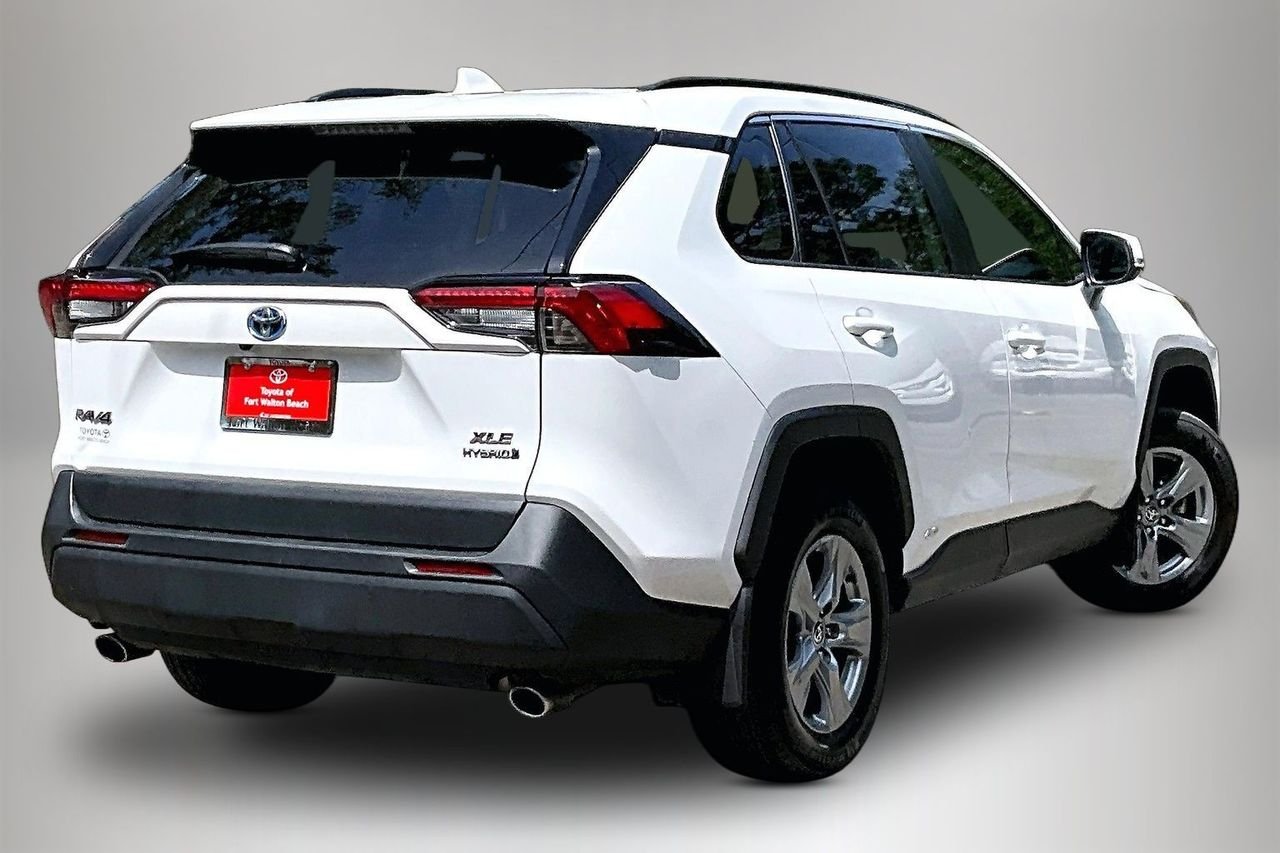 Used 2024 White Toyota XLE image 5