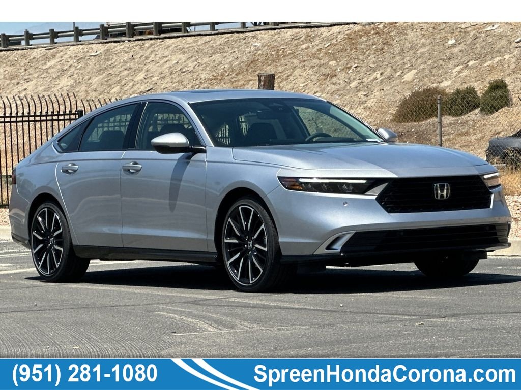 New 2026 Solar Silver Metallic Honda Touring image 1