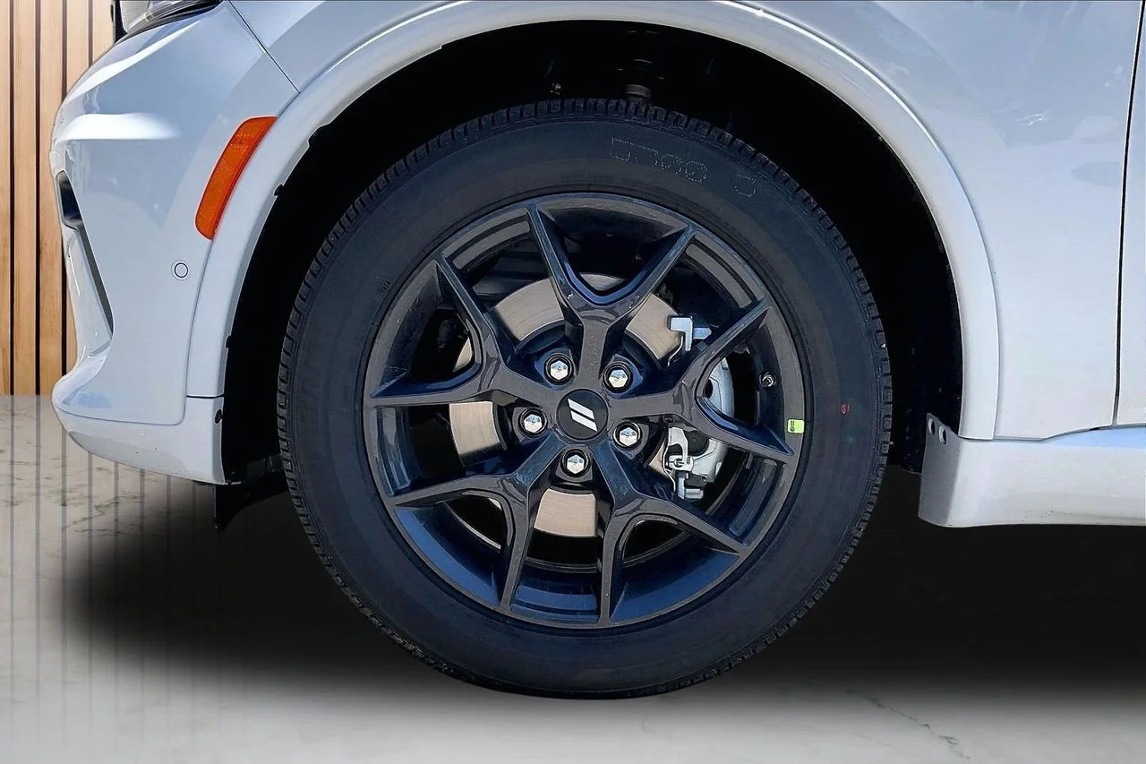 New 2026 White Knuckle Clear-Coat Exterior Paint Dodge  image 34
