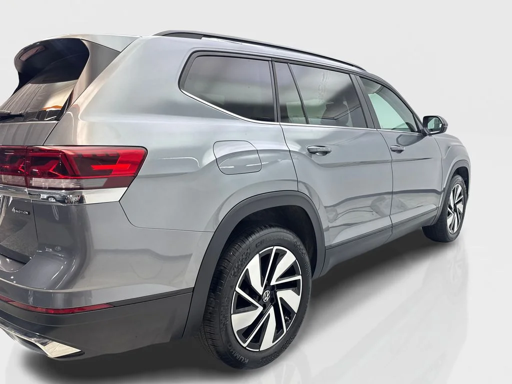 Used 2024 Gray Volkswagen 2.0T SE w/Technology image 13