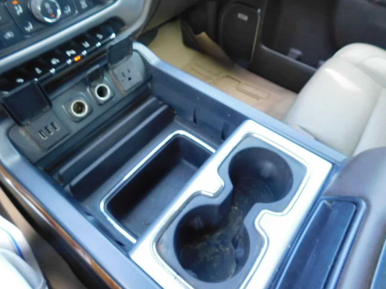 Used 2014 Black GMC 4WD Crew Cab 143.5 in SLT image 42