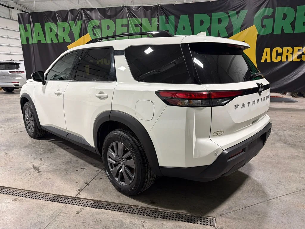 Used 2025 Glacier White Nissan SV image 5