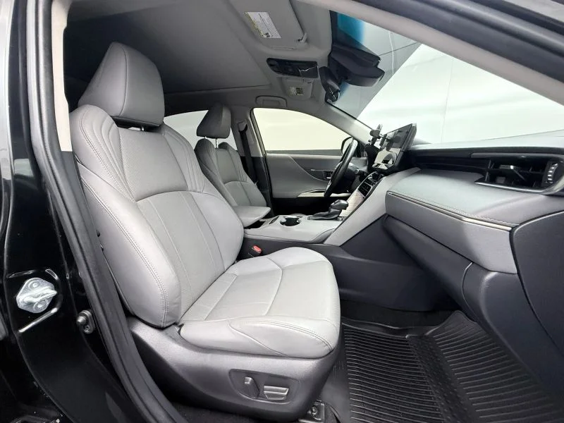 Used 2021  Toyota Limited Sport Utility 4D image 9