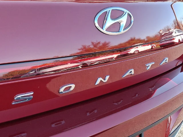 Certified Used 2023 Red Hyundai SE image 30