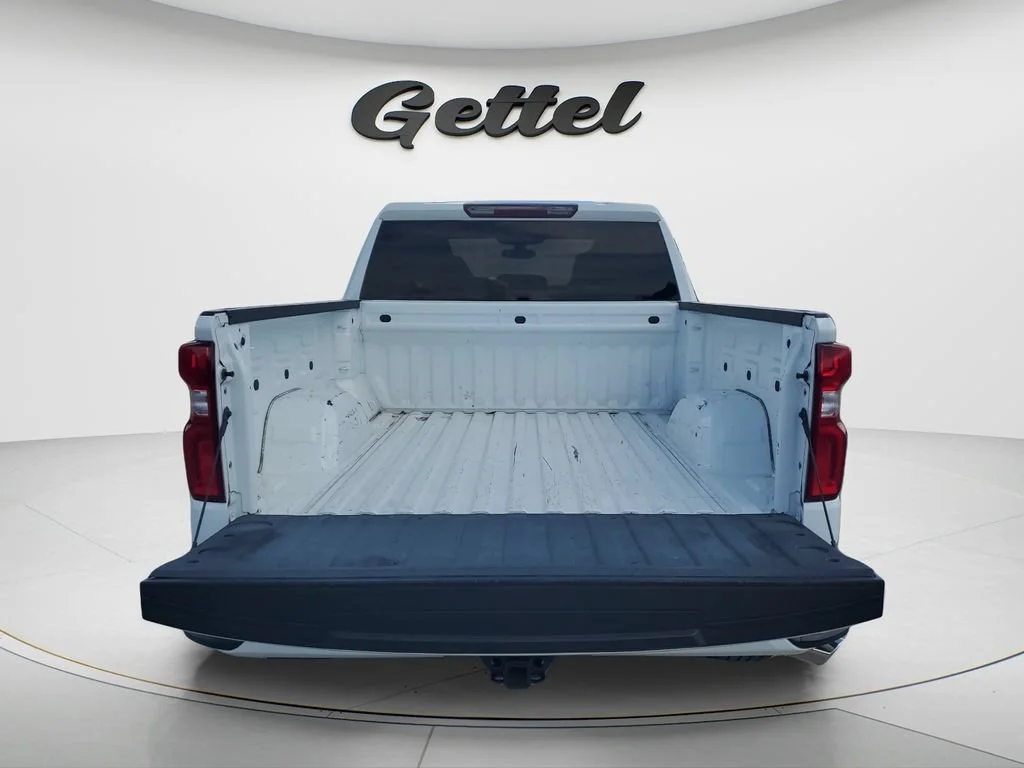 Used 2019 SUMMIT WHITE Chevrolet Custom image 9
