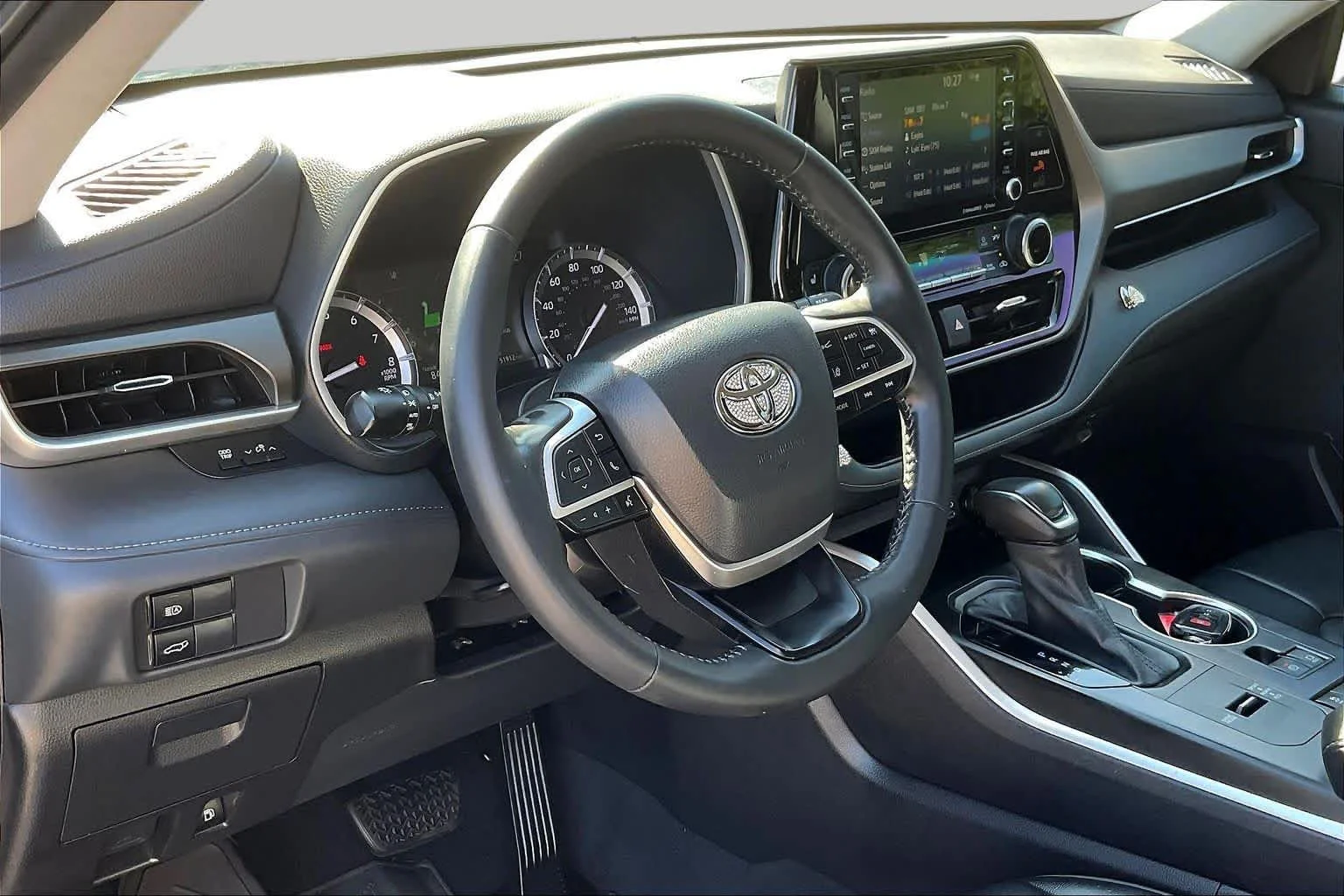 Used 2022 Moon Dust Toyota XLE image 18