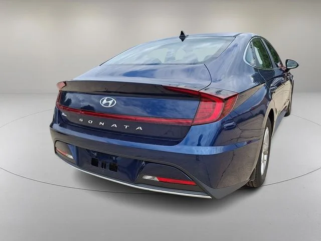 Used 2020 Blue Hyundai SE image 10