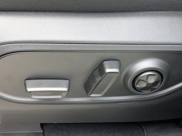 New 2026 Baltic Gray Metallic Clear-Coat Exterior Paint Jeep Laredo X image 21