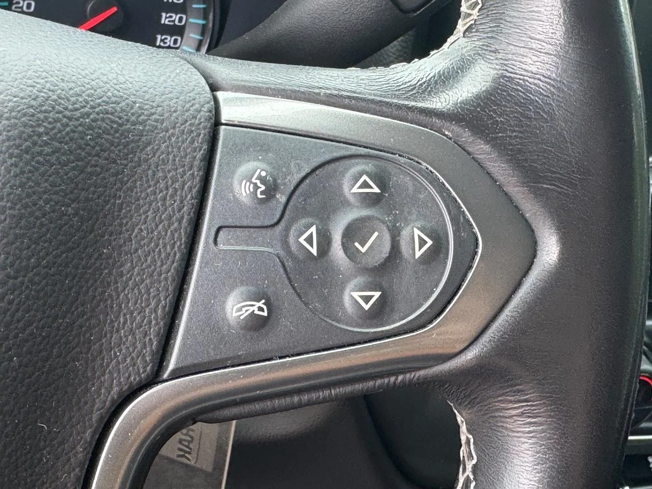 Used 2018 Graphite Metallic Chevrolet LT image 21