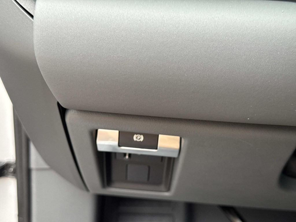 New 2026 Borasco Grey Land Rover X-Dynamic SE image 34