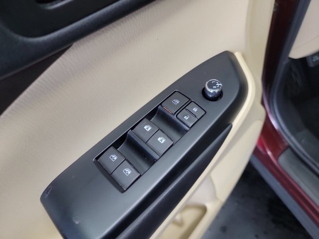 Used 2018 Ooh La La Rouge Mica Toyota SE image 13