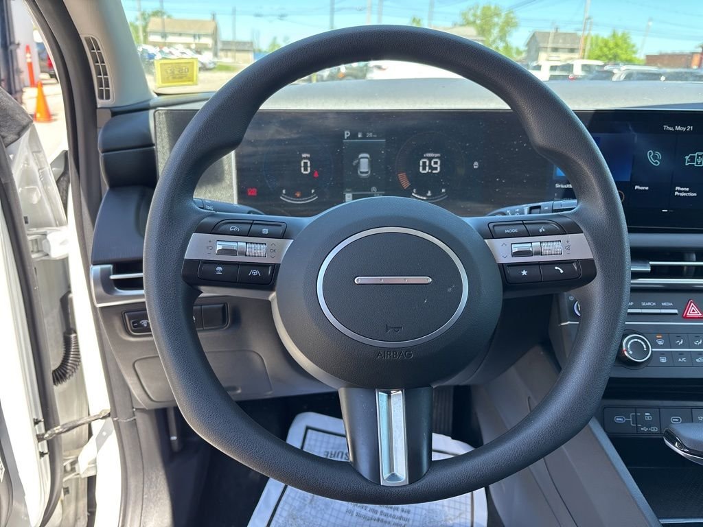 Certified Used 2025 White Hyundai SE image 22