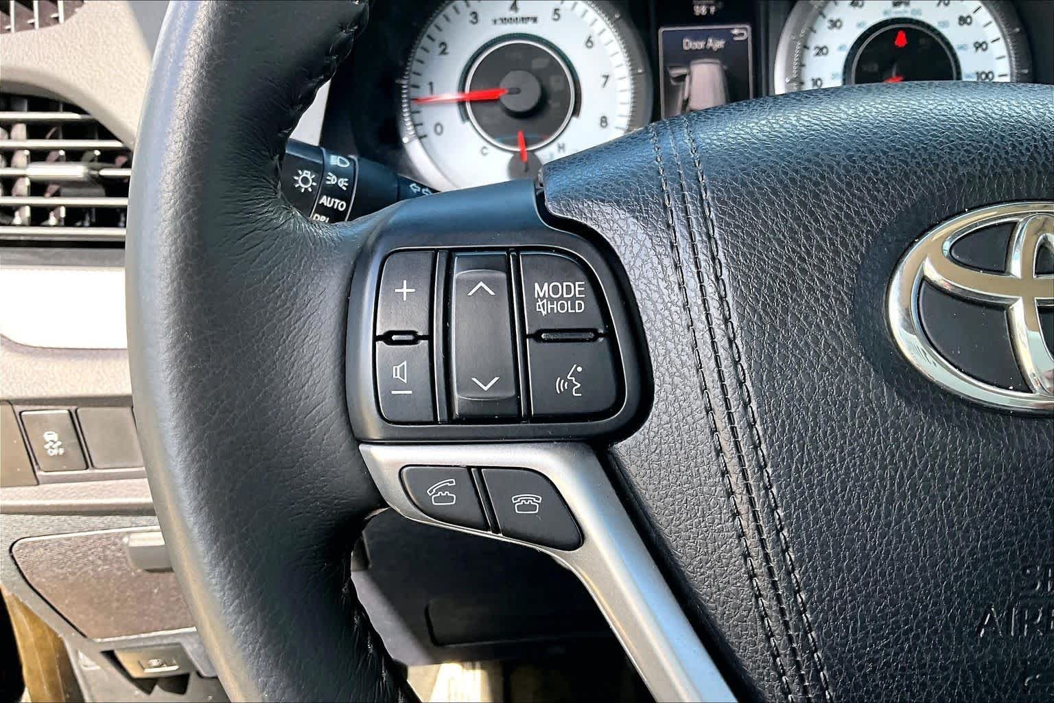 Used 2017 Midnight Black Metallic Toyota SE image 23