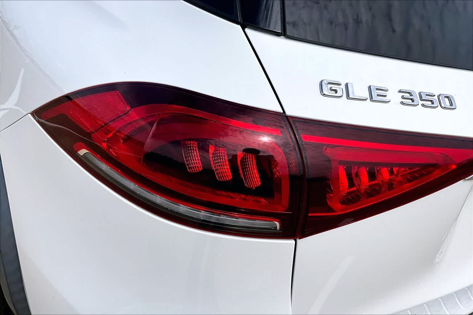 Used 2021 Polar White Mercedes-Benz GLE 350 image 29