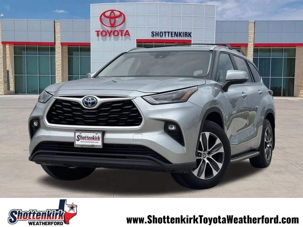 Used 2024 Silver Toyota XLE image 1