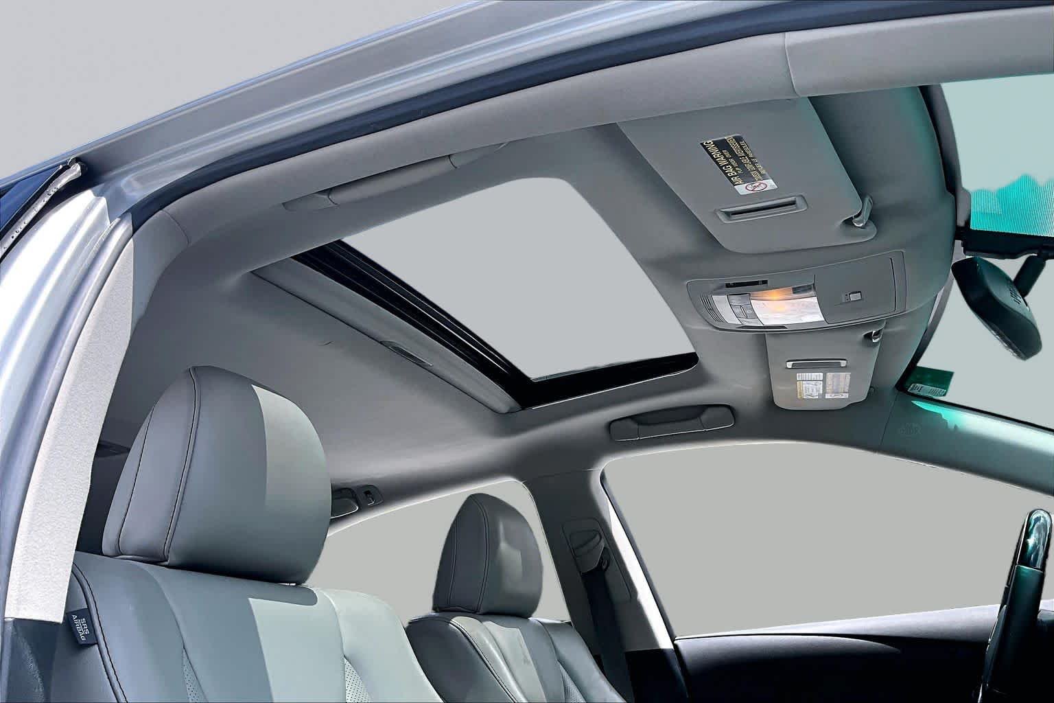 Used 2013 Silver Lining Metallic Lexus  image 13