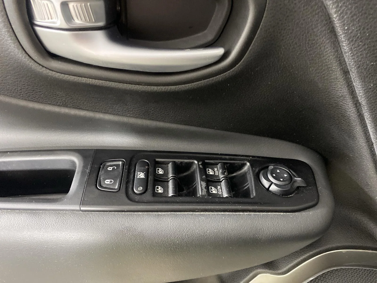 Used 2020 Sting-Gray Clearcoat Jeep Limited image 12