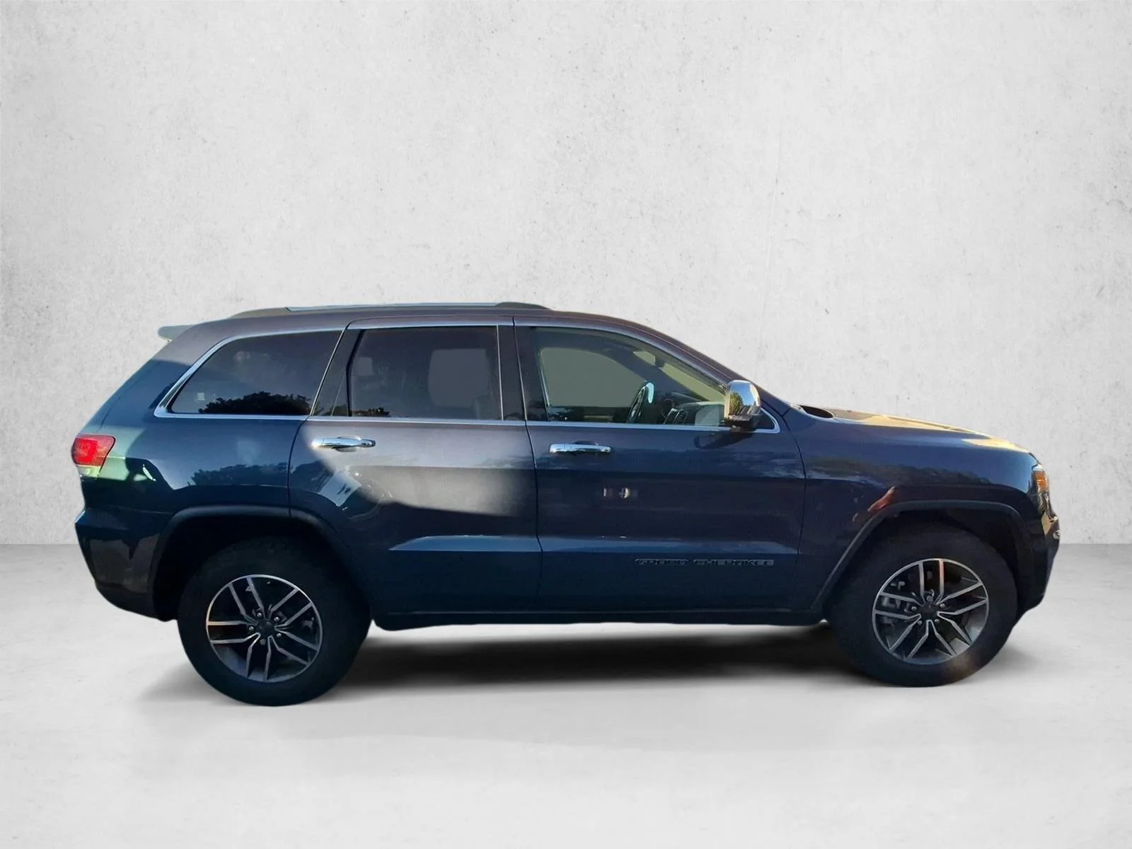 Used 2020 Slate Blue Pearlcoat Jeep Limited image 4