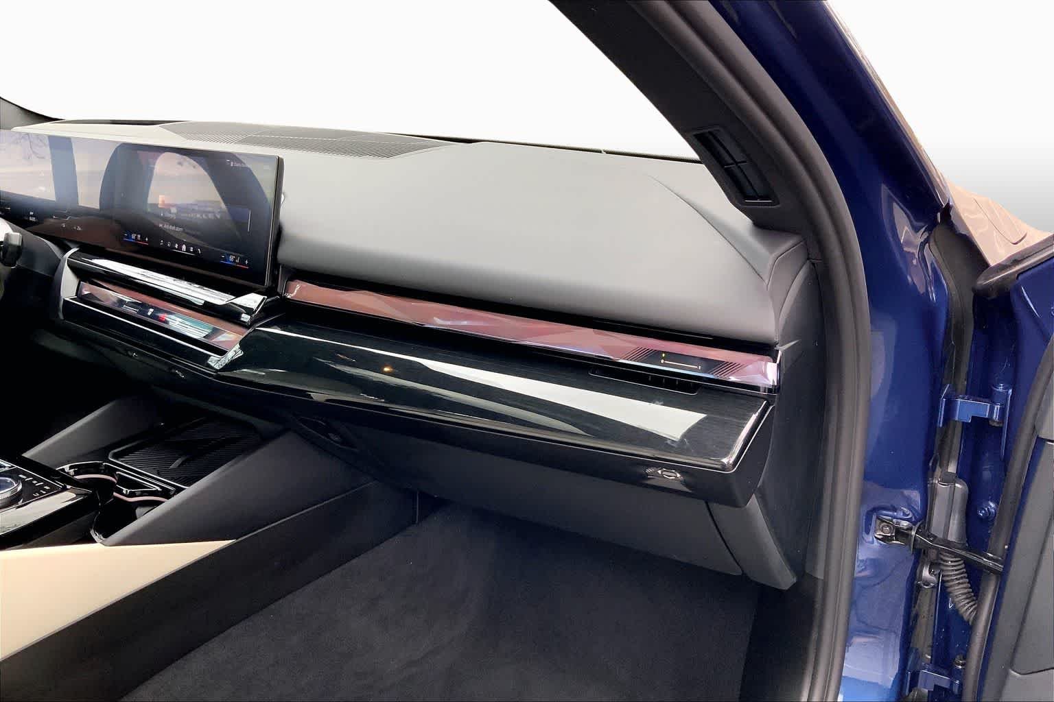 Used 2026 Phytonic Blue Metallic BMW xDrive40 image 18