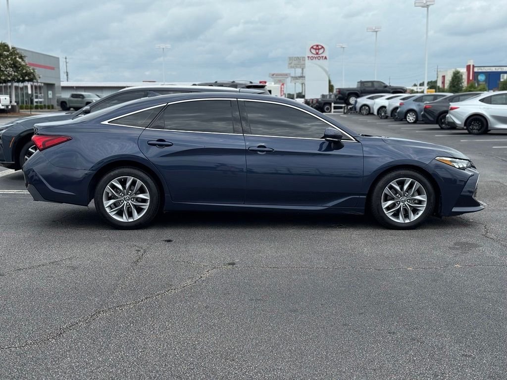 Used 2019 Beige Toyota XLE image 6
