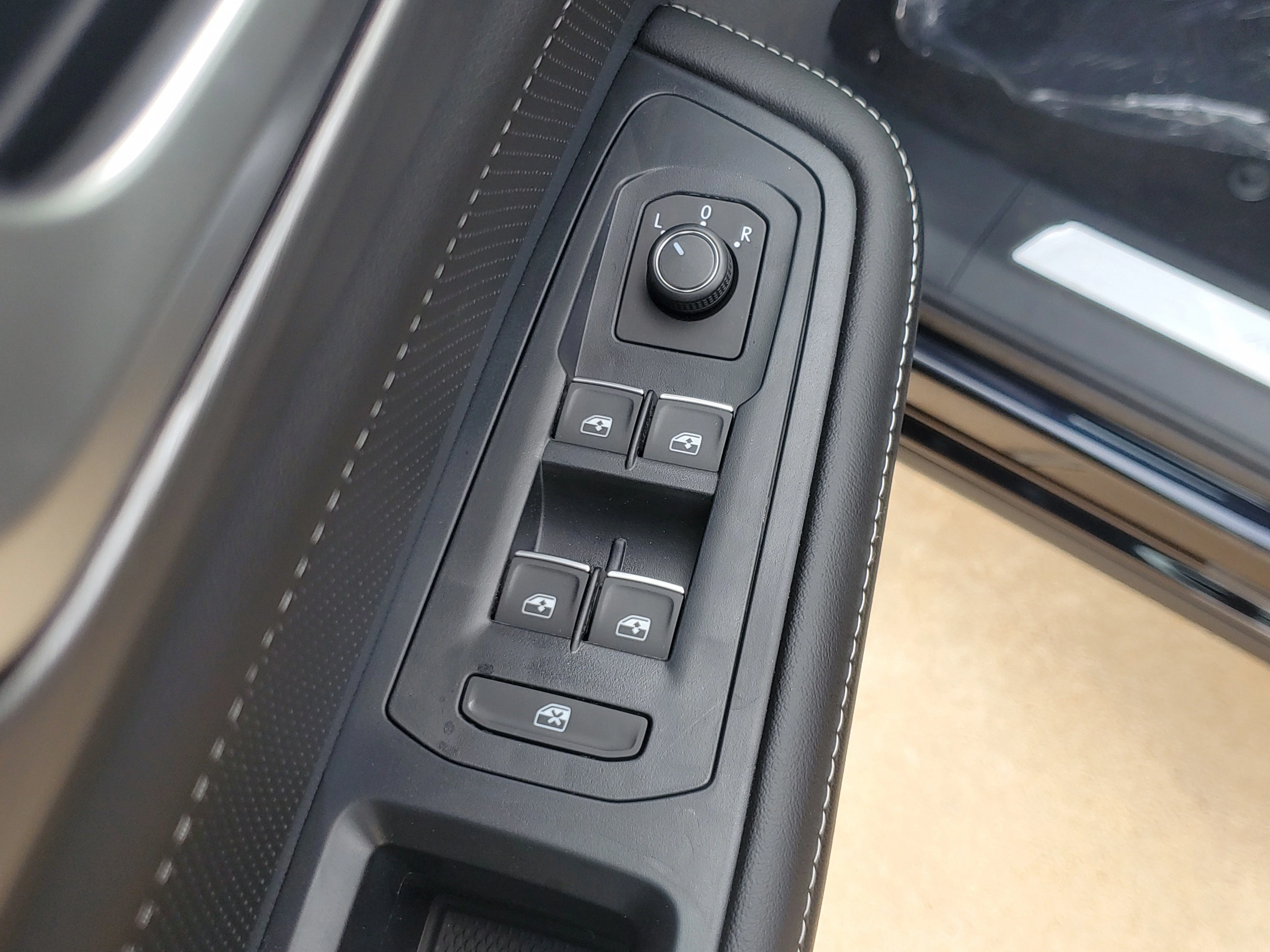 New 2026 Black Volkswagen 2.0T SE w/Technology image 18